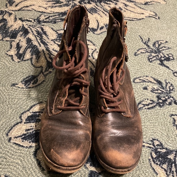 Lace up Matisse leather boots with buckles - Picture 3 of 7